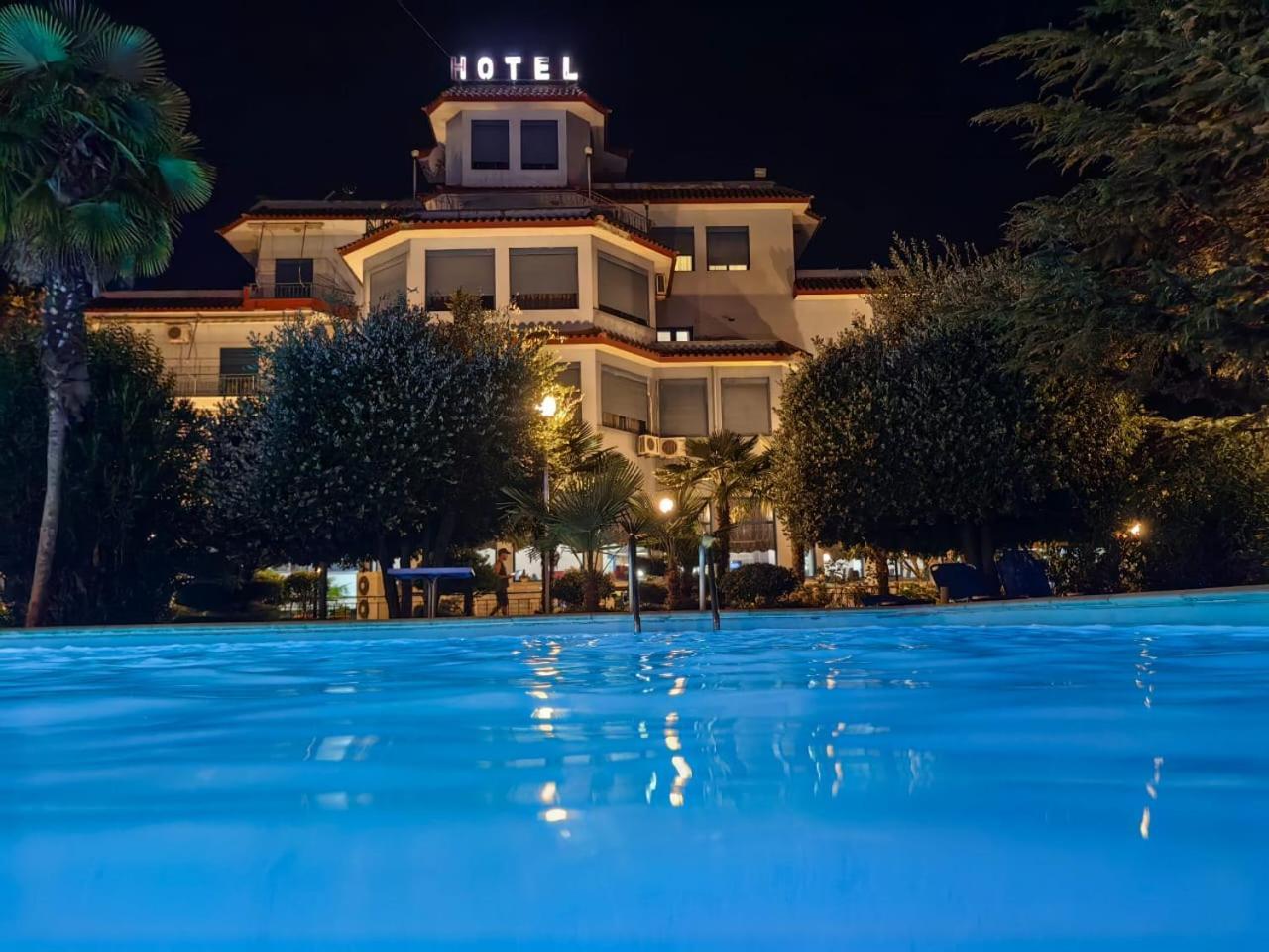 Hotel Parku I Palmave Gjirokastra Kültér fotó
