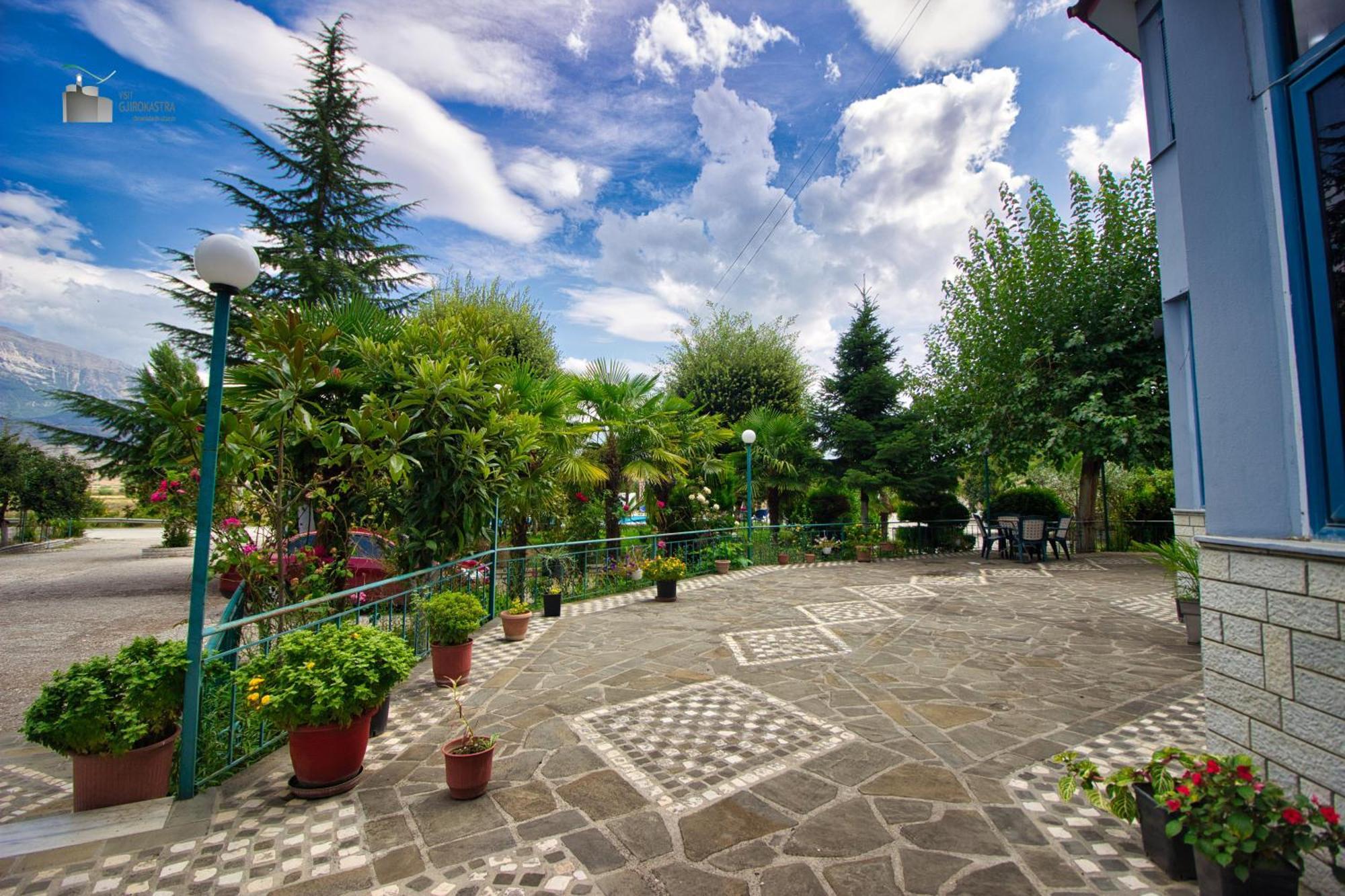 Hotel Parku I Palmave Gjirokastra Kültér fotó